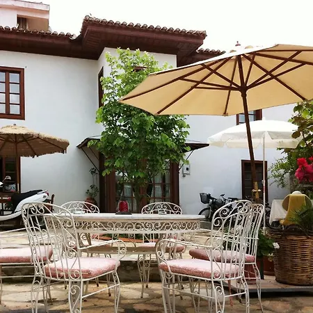 Collage House Bozhuyuk