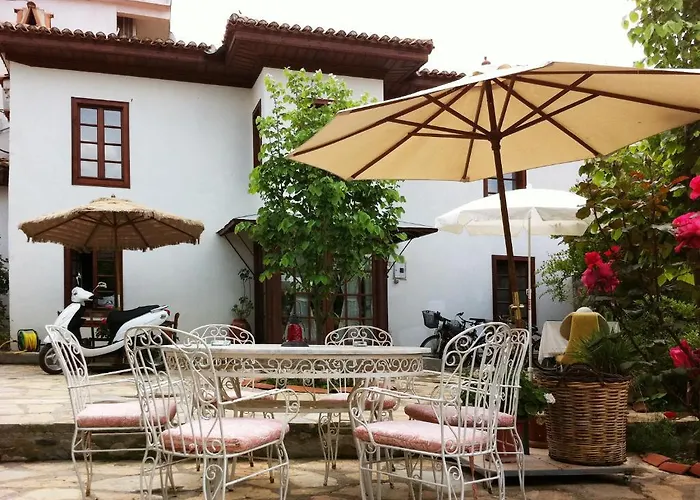 Collage House Bozhuyuk