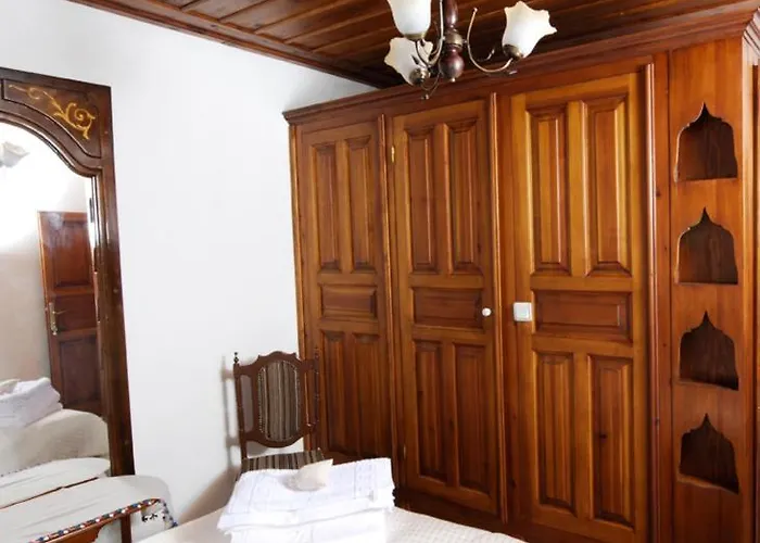 Konukevi Collage House *